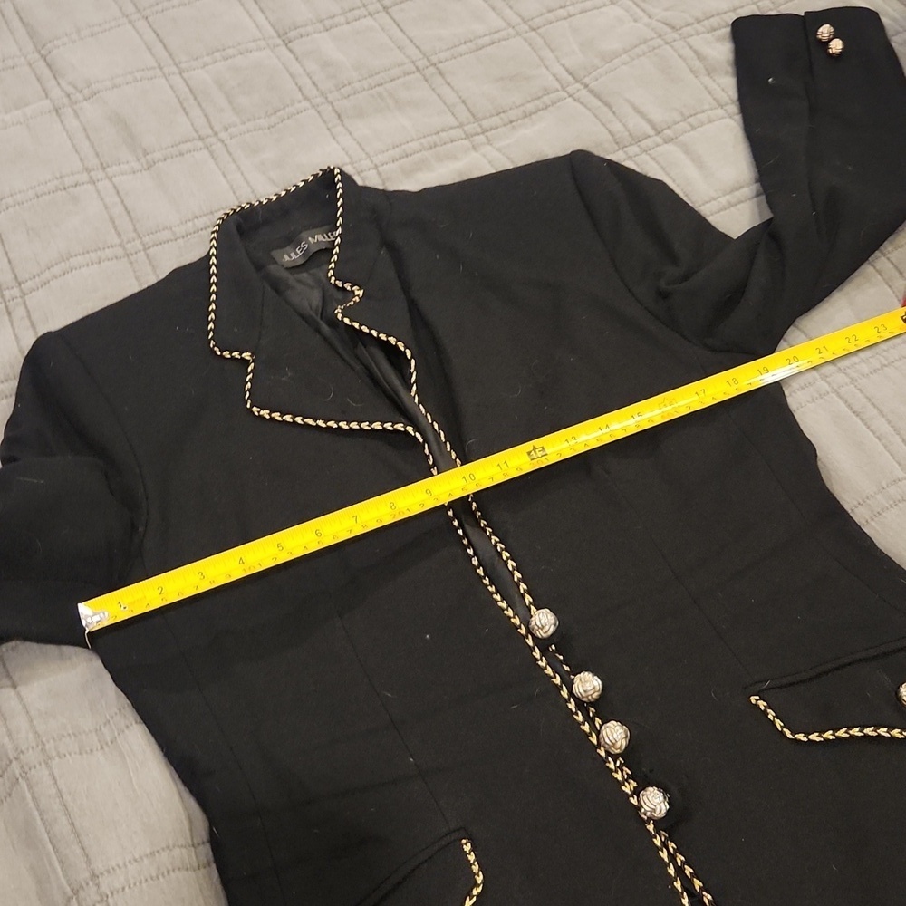 Chic Black Blazer with Gold Detailing - Picture 7 of 8